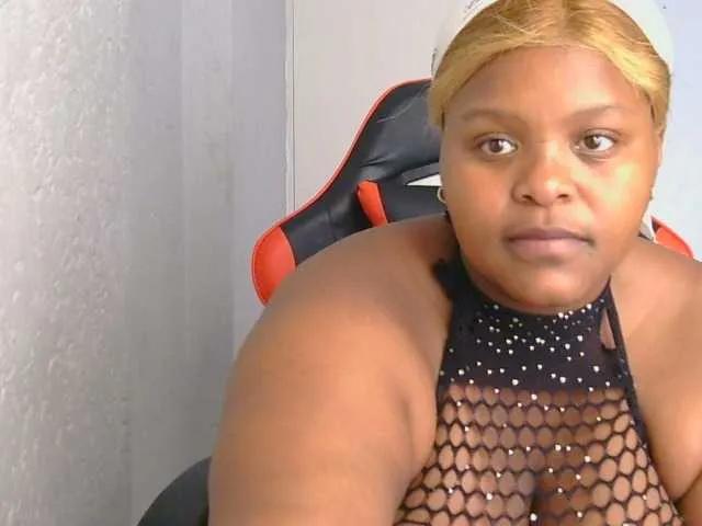 BubblyRouxyXXXxx on BongaCams 