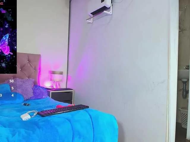 Valen-Princess — Me excita que me hablen sucio, que me miren mientras me toco, los juegos intensos, los gemidos y los juguetes. Amo dominar y dejarme dominar... quiero que me lleves al lmite de mi placer. 