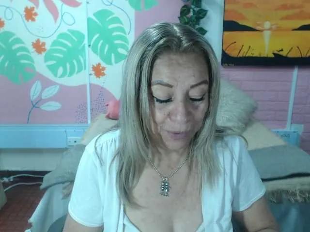 valeria-sexy — que me den nalgadas cuando me fallan el culo