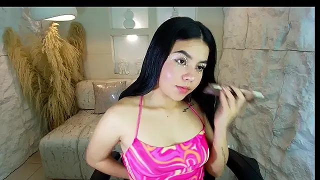 ambarina_r on StripChat 