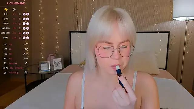 bellatip on StripChat 