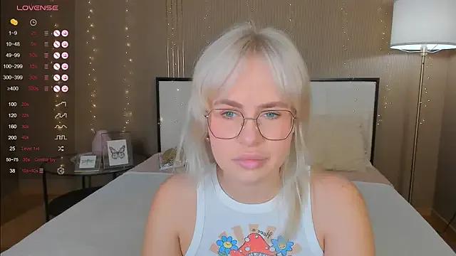 bellatip on StripChat 