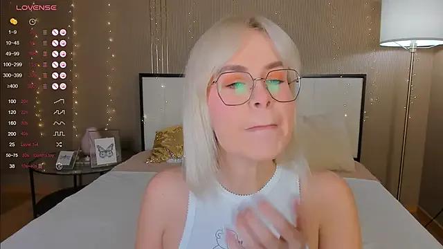 bellatip on StripChat 