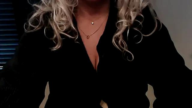 JenniLowen on StripChat 