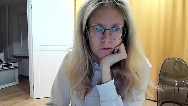 MollyStory on StripChat 