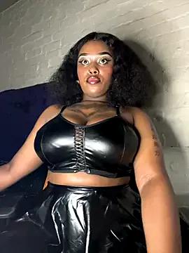 QUEEN_NOBUHLE_777 on StripChat 