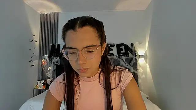 sara_saenz99 on StripChat 