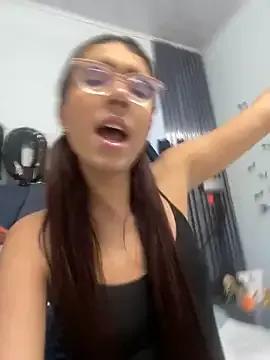 sara_saenz99 on StripChat 