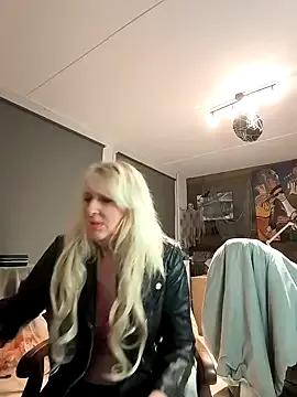 SexyMilfTascha — flash pussy zoom