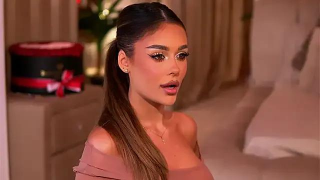 YasmineShaw — Moist The Things Up 